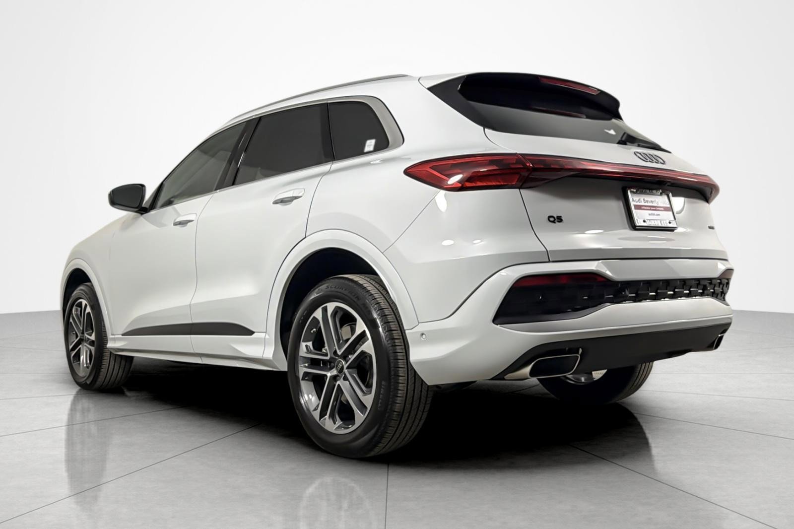 Used 2025 Audi Q5 Premium Plus w/ Premium Plus image 3