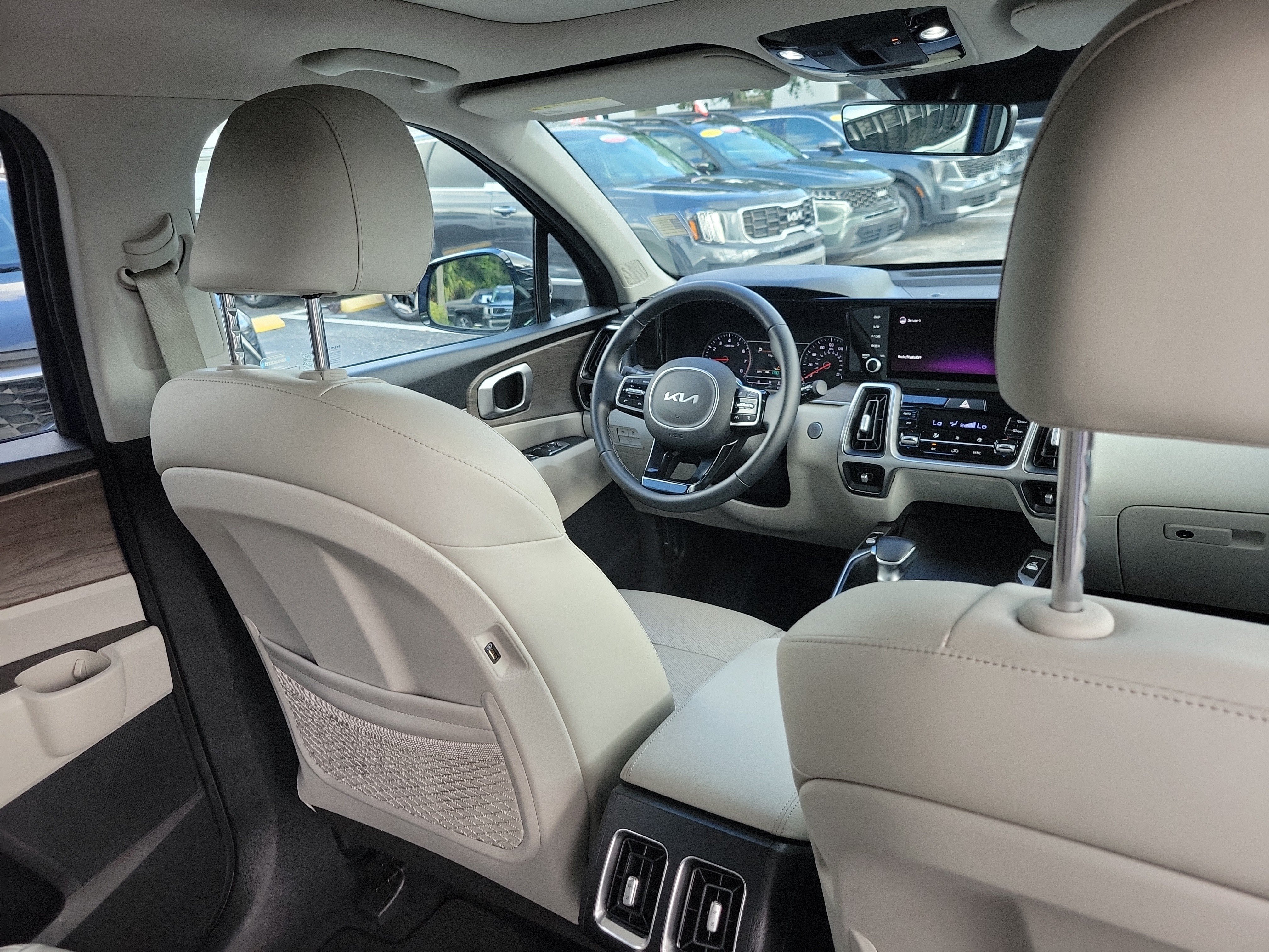 Used 2022 Kia Sorento EX w/ Panoramic Sunroof Package FWD image 13