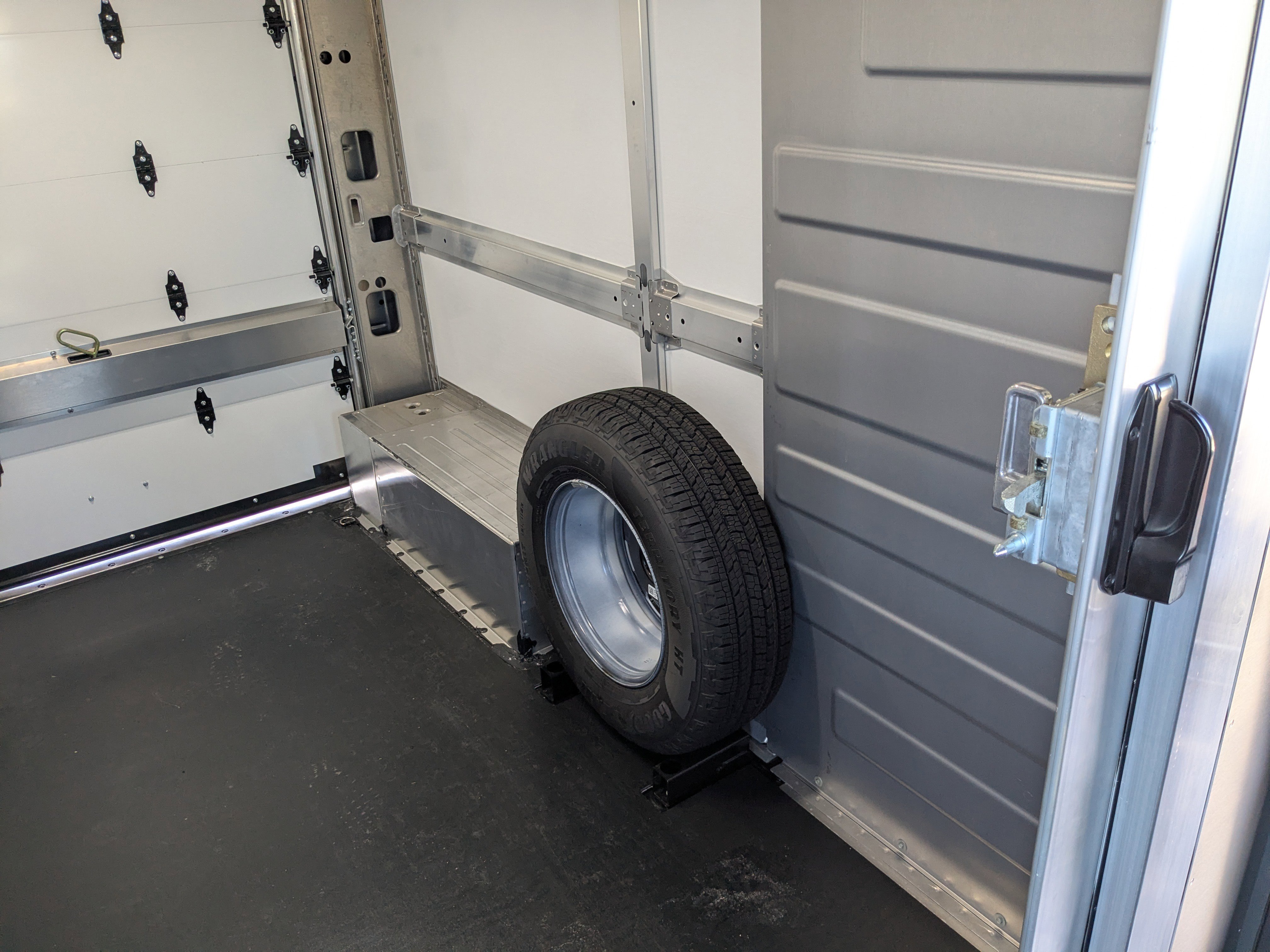 New 2025 Chevrolet Brightdrop 400 w/ Battery Pack, Max Range image 14