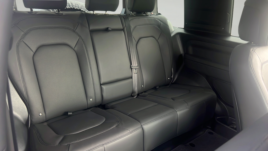 New 2026 Land Rover Defender 90 X-Dynamic SE AWD/4WD image 17
