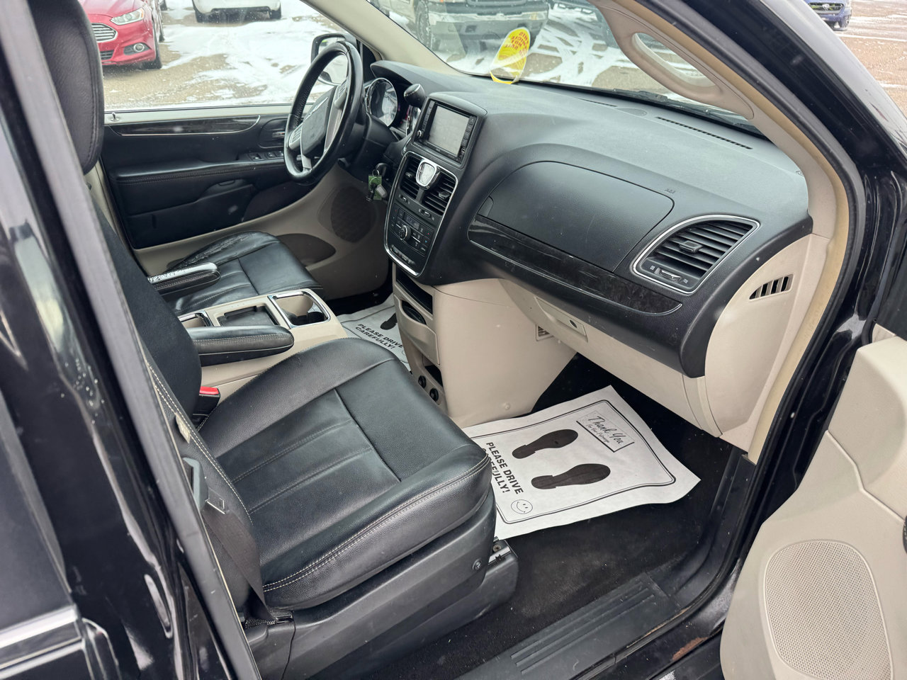 Used 2014 Chrysler Town & Country Touring image 12