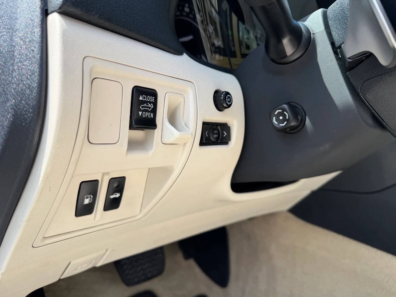 Used 2010 Lexus IS 350C RWD image 12