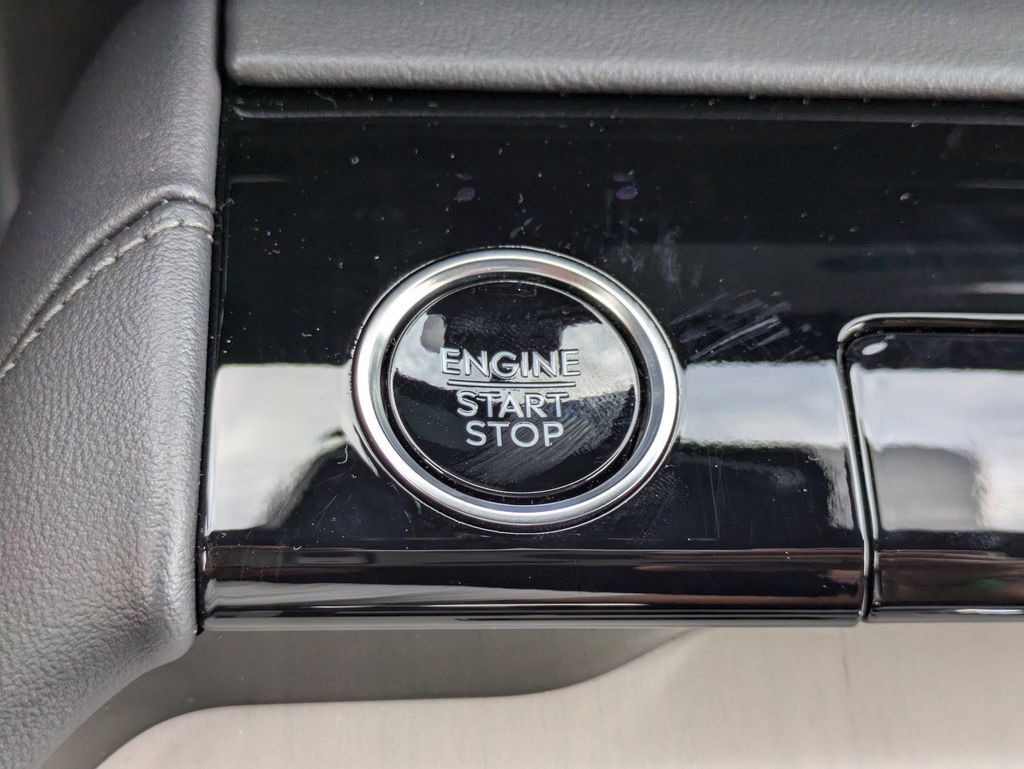 New 2027 Lincoln Navigator Reserve w/ Jet Appearance Package AWD/4WD image 32