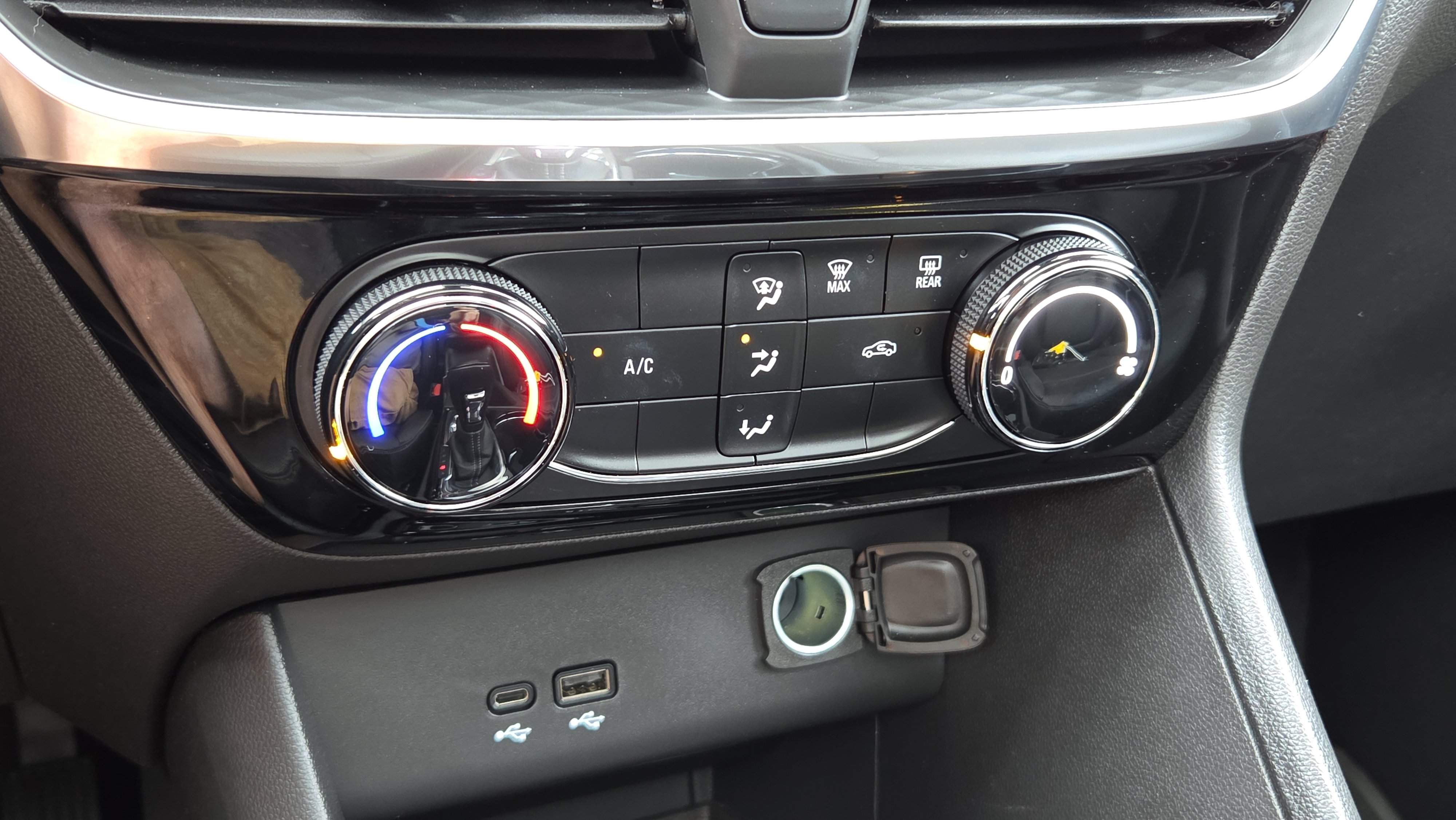 Used 2024 Buick Encore GX Sport Touring w/ Experience Buick Package image 24