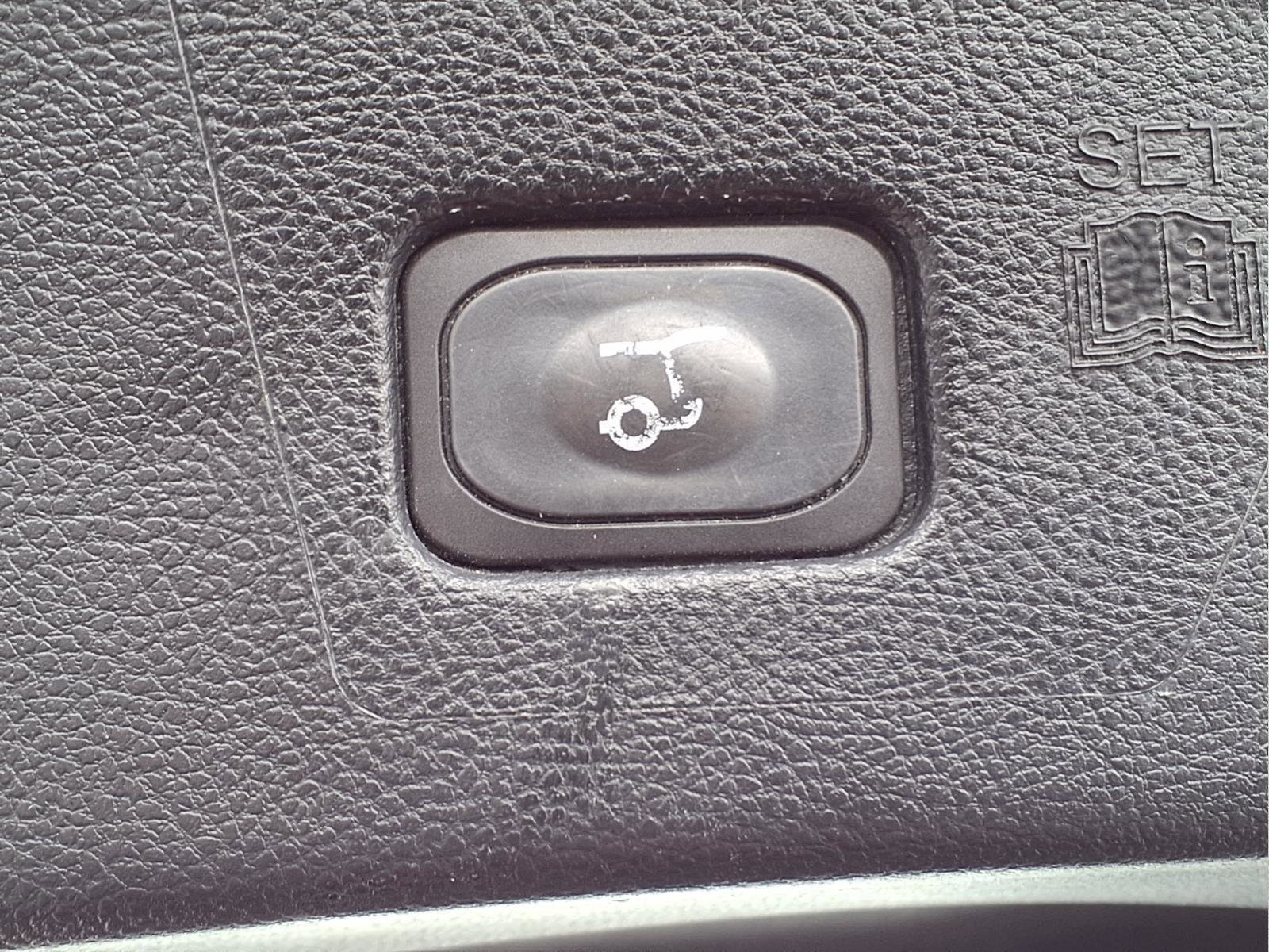 Used 2018 Ford Edge Titanium w/ Technology Package image 8