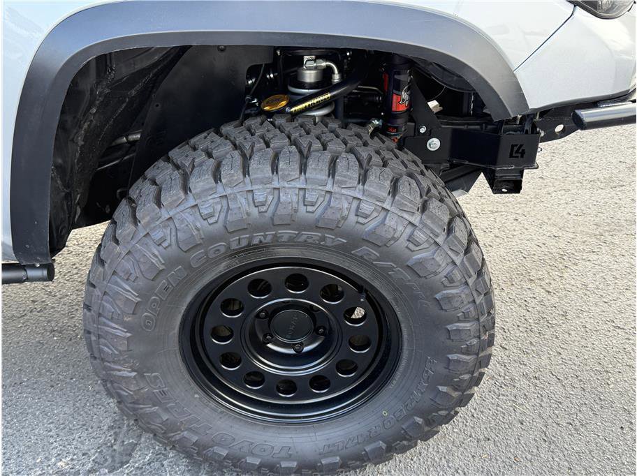 Used 2017 Toyota Tacoma TRD Off-Road image 4