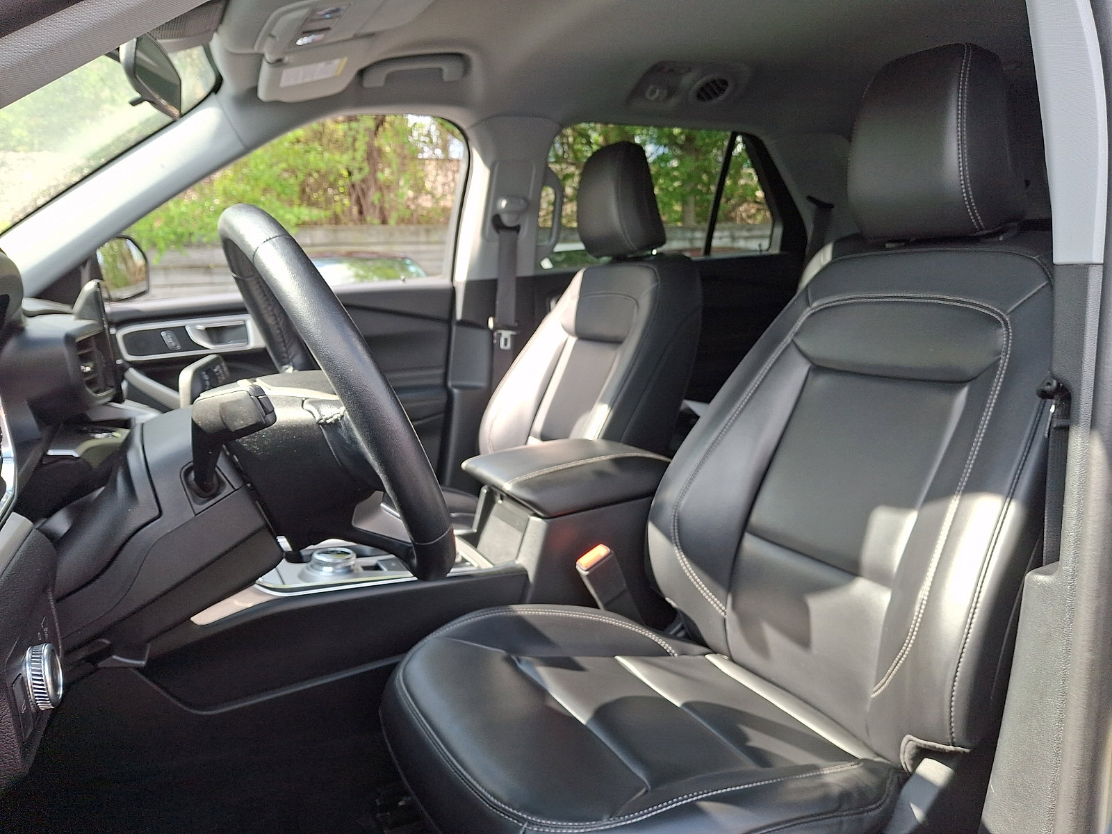 Used 2021 Ford Explorer XLT w/ Equipment Group 202A image 12