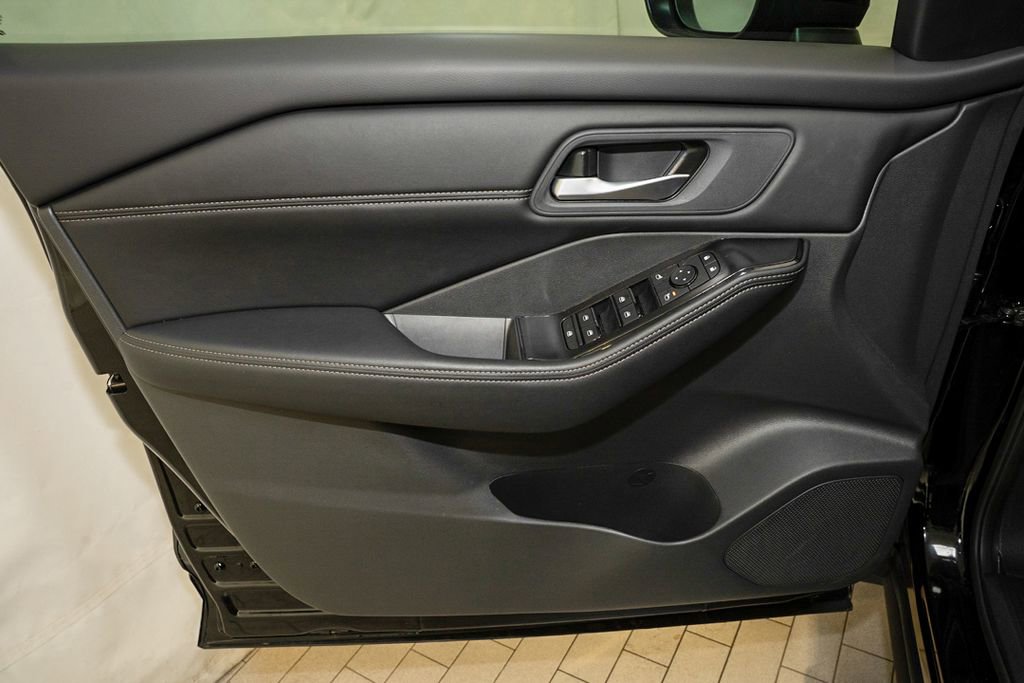 Certified 2026 Nissan Rogue SV w/ SV Premium Package FWD image 13