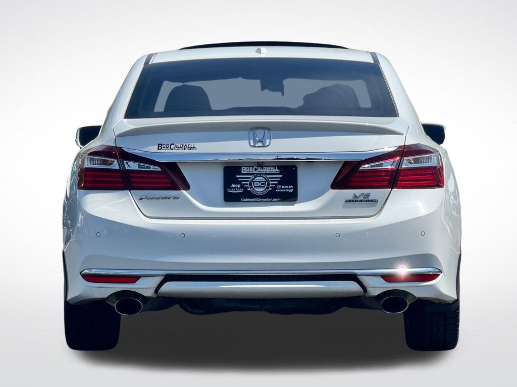 Used 2016 Honda Accord Touring image 11