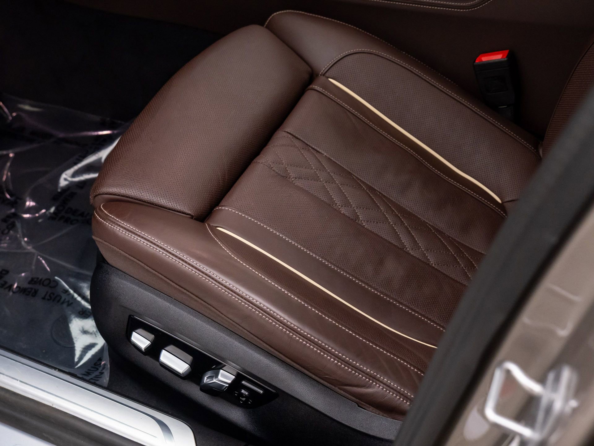 Certified 2022 BMW 750i xDrive w/ Executive Package image 16