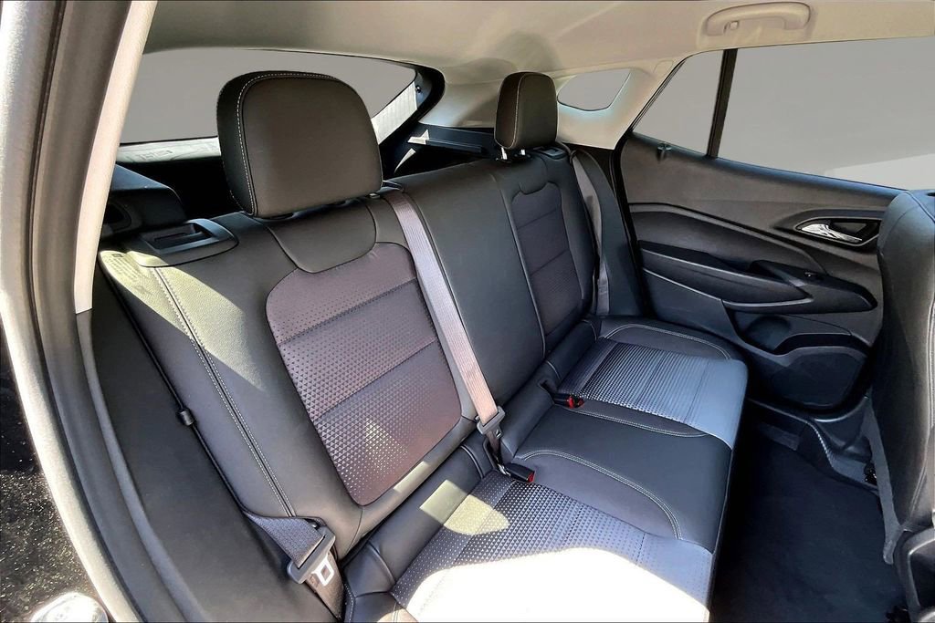Used 2025 Chevrolet Trax LT FWD image 21