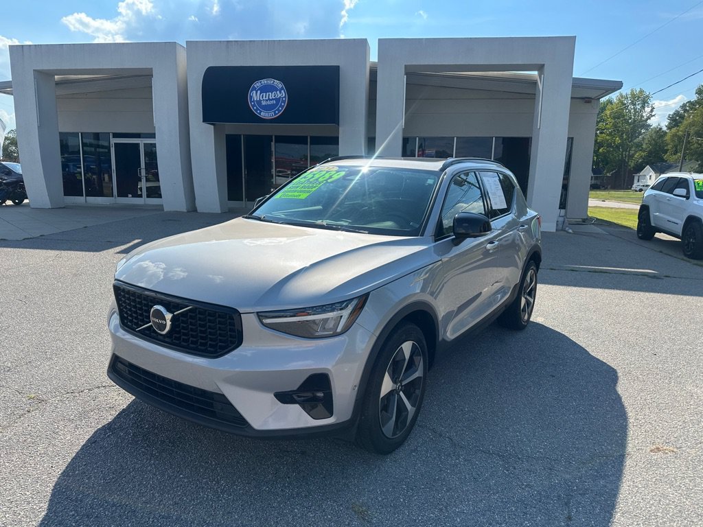 Used 2023 Volvo XC40 B4 Ultimate
