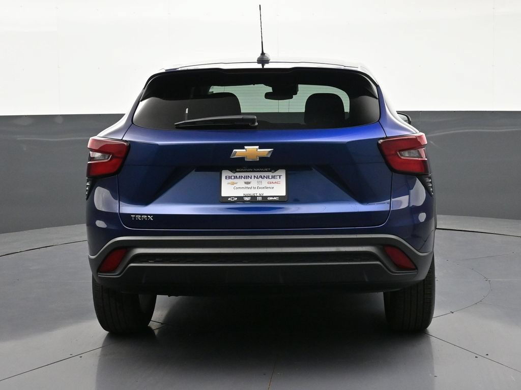 Certified 2024 Chevrolet Trax LS w/ LS Convenience Package FWD image 4