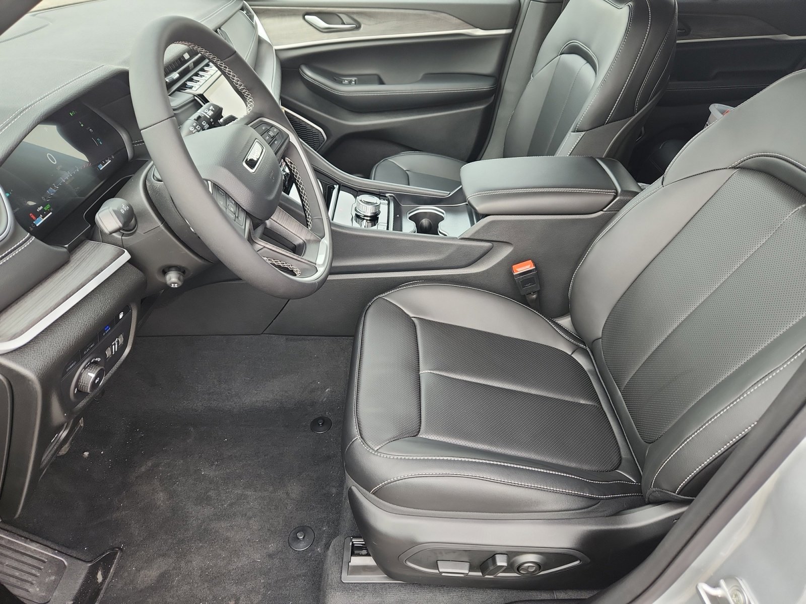 New 2025 Jeep Grand Cherokee Limited 4xe w/ Luxury Tech Group II image 15