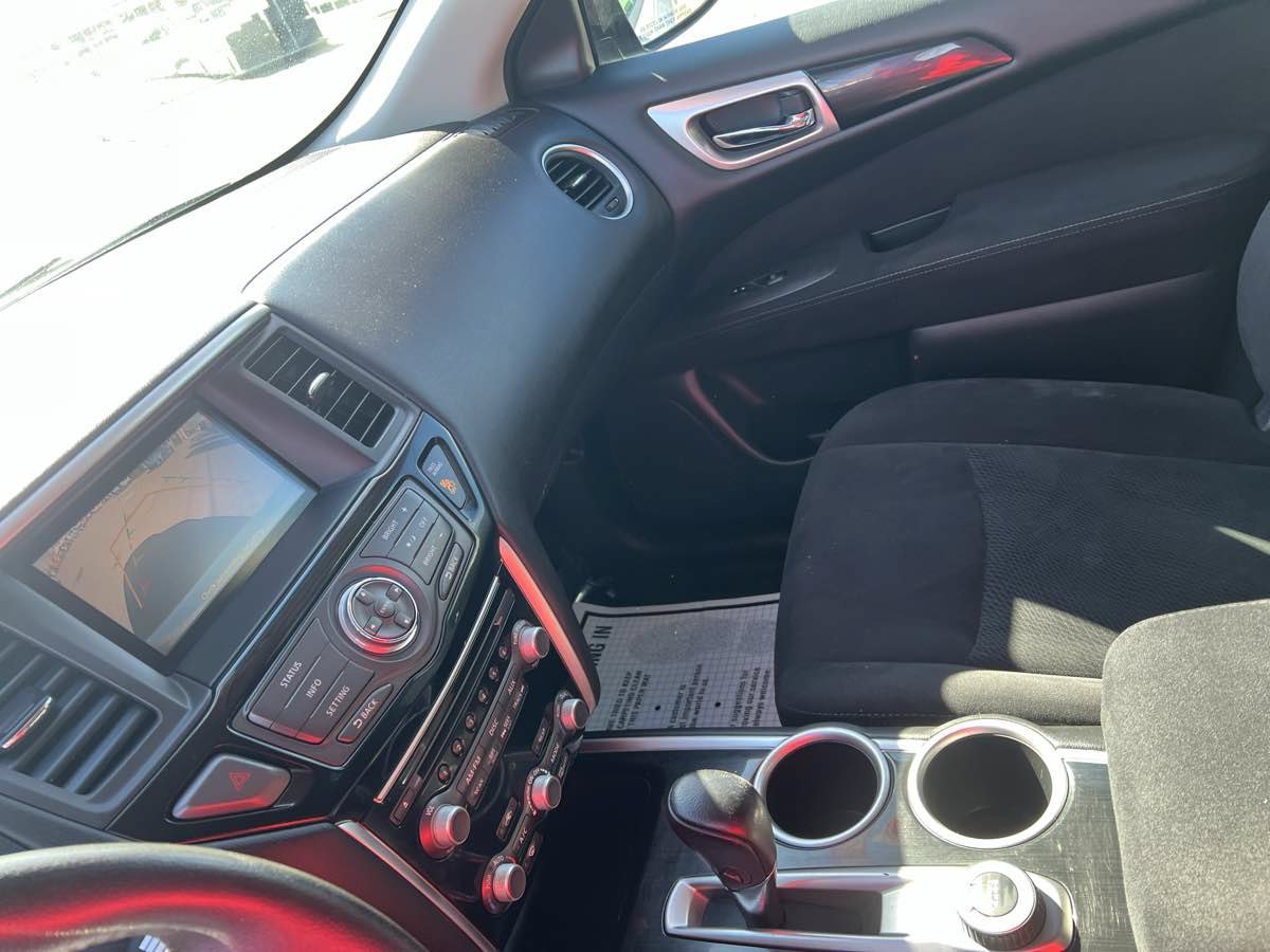 Used 2013 Nissan Pathfinder SV AWD/4WD image 13