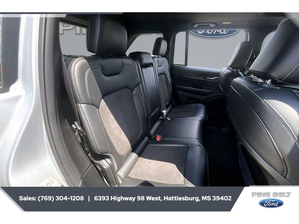 Used 2023 Jeep Grand Cherokee Altitude AWD/4WD image 20