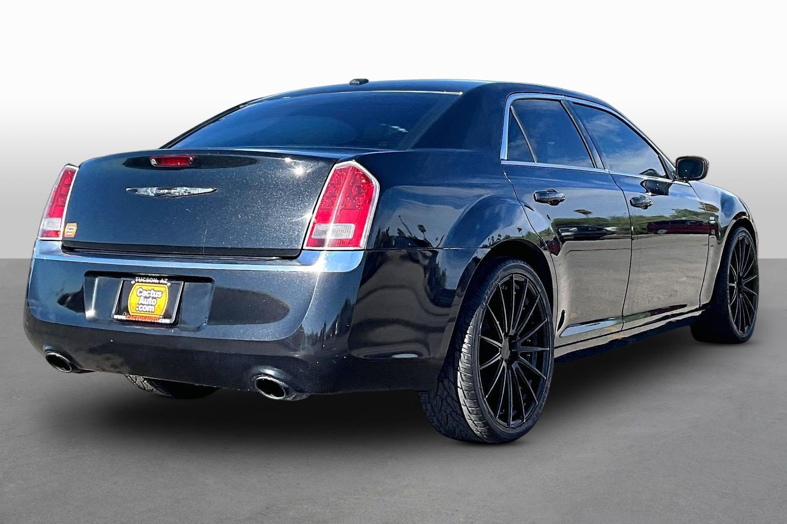 Used 2014 Chrysler 300 w/ Driver Convenience Group RWD image 2