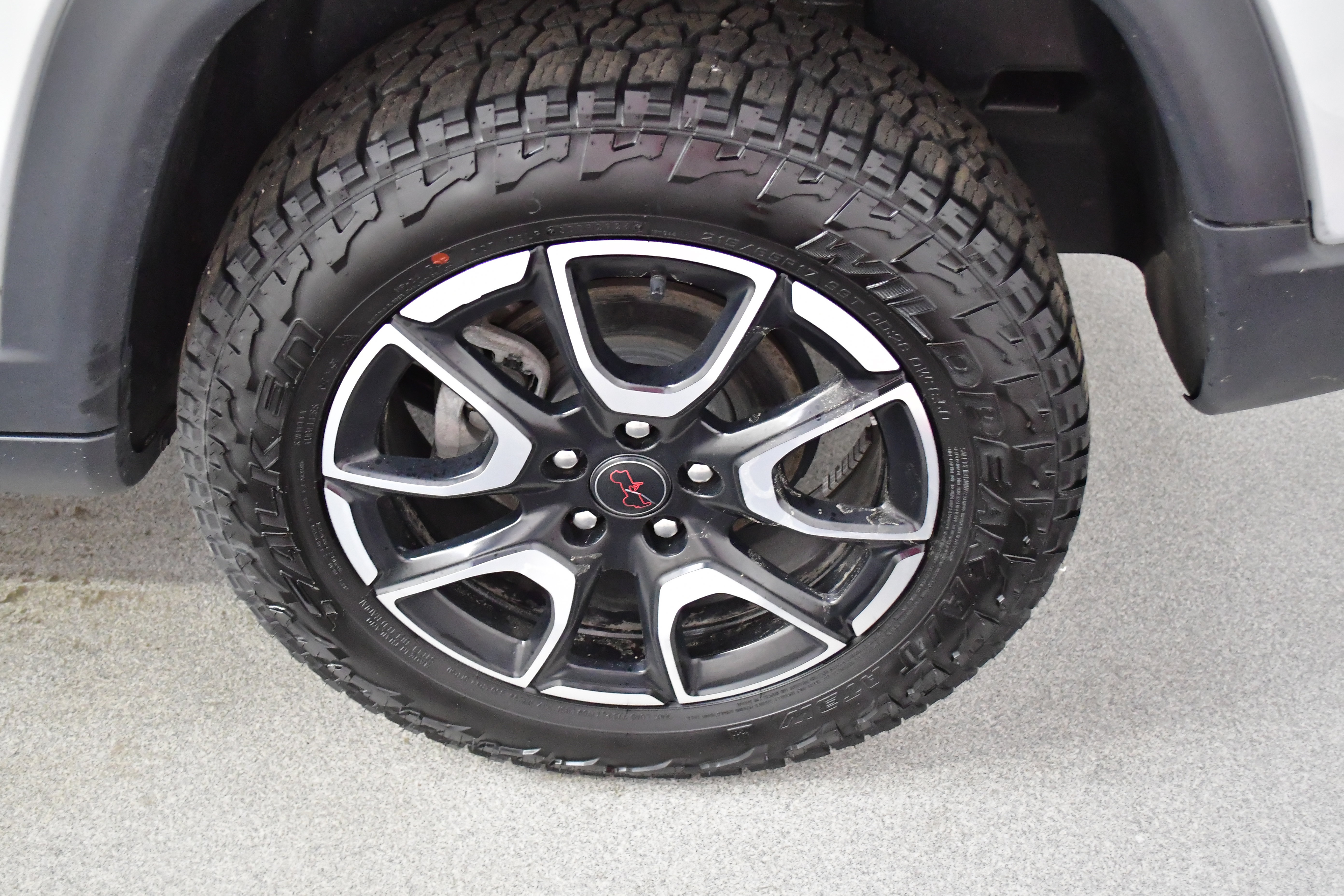 Used 2025 Jeep Compass Trailhawk AWD/4WD image 5