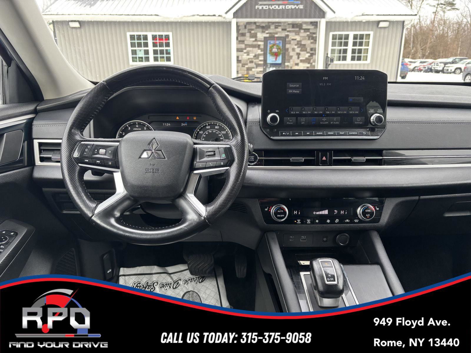 Used 2022 Mitsubishi Outlander SE image 8