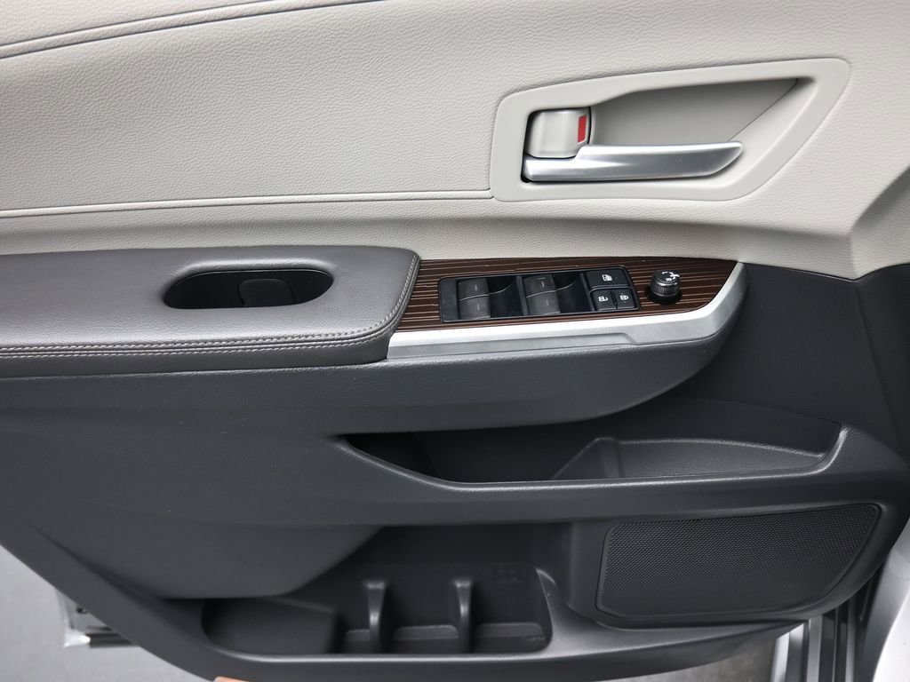 Used 2021 Toyota Sienna XLE w/ XLE Plus Package image 10