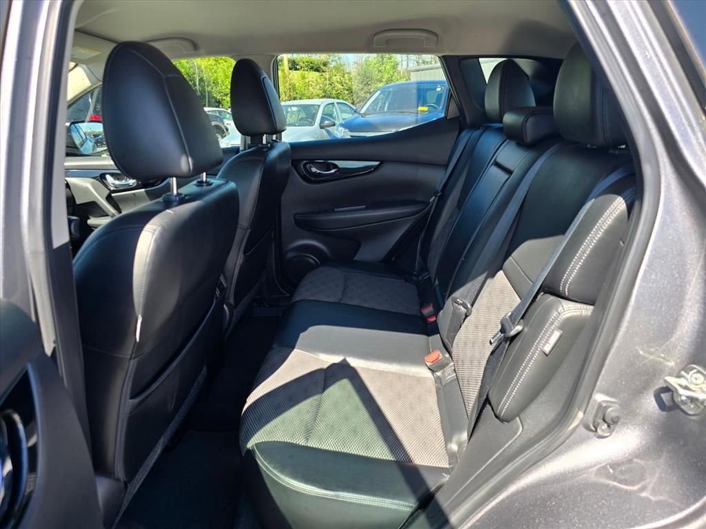 Used 2022 Nissan Rogue Sport SV w/ Technology Package image 12