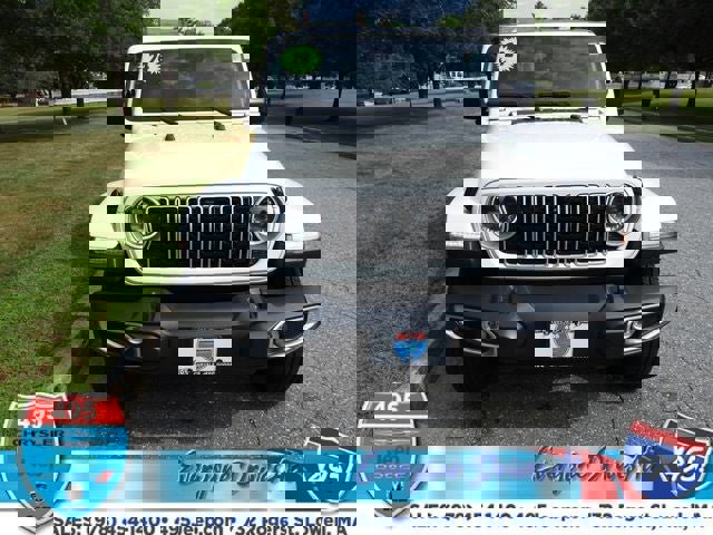 Used 2024 Jeep Wrangler Sahara w/ Technology Group image 8