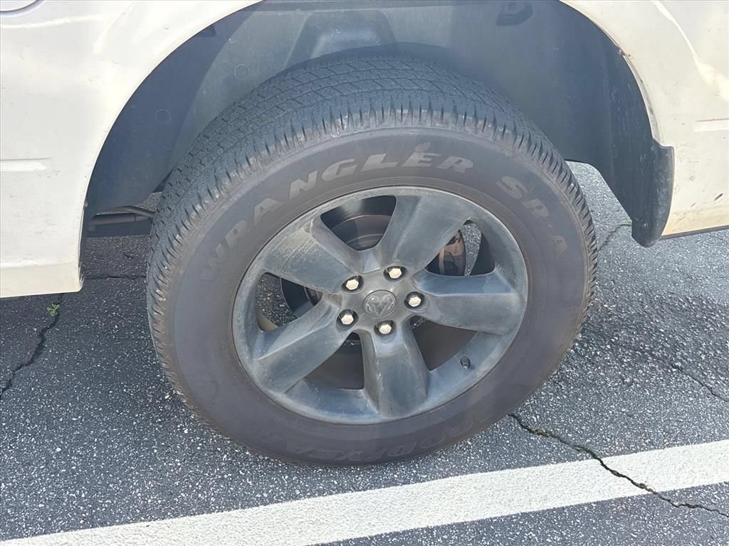Used 2017 RAM 1500 Express w/ Express Value Package AWD/4WD image 16