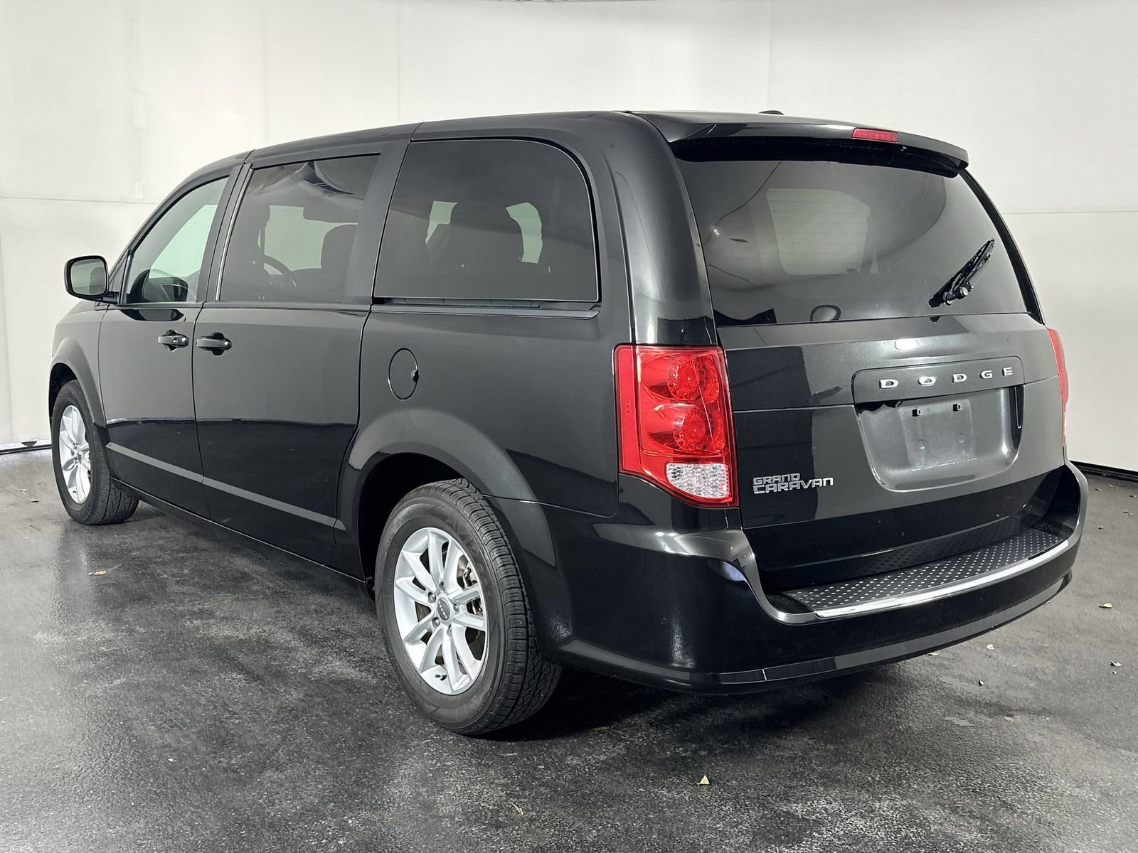 Used 2020 Dodge Grand Caravan SE image 6