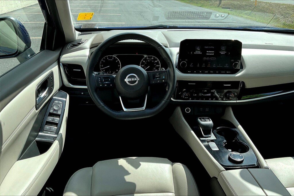 Used 2023 Nissan Rogue SL w/ SL Premium Package image 7