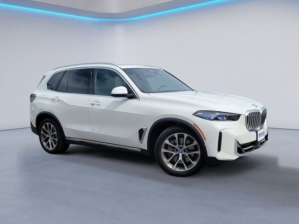 Certified 2025 BMW X5 xDrive50e w/ Premium Package image 2