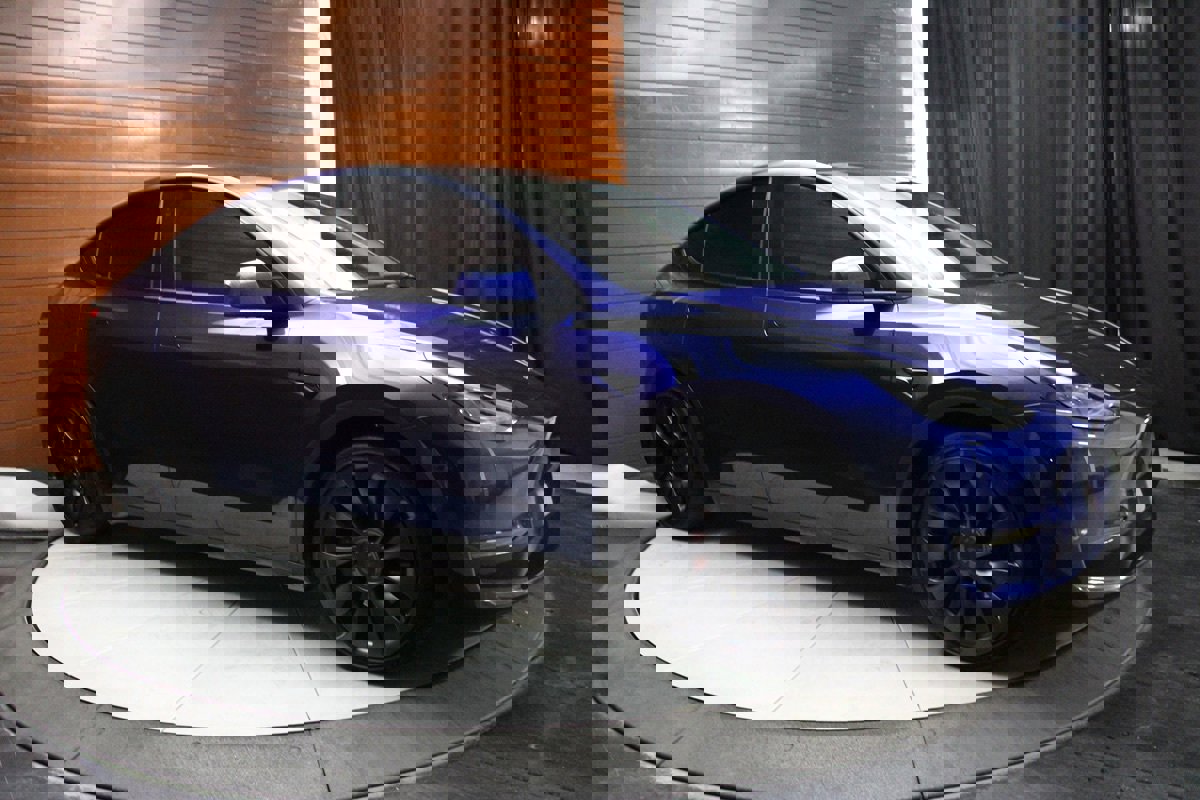 Used 2024 Tesla Model Y Performance image 18
