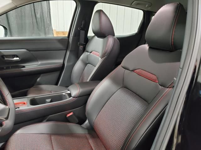 Used 2025 Nissan Kicks SR AWD/4WD image 15