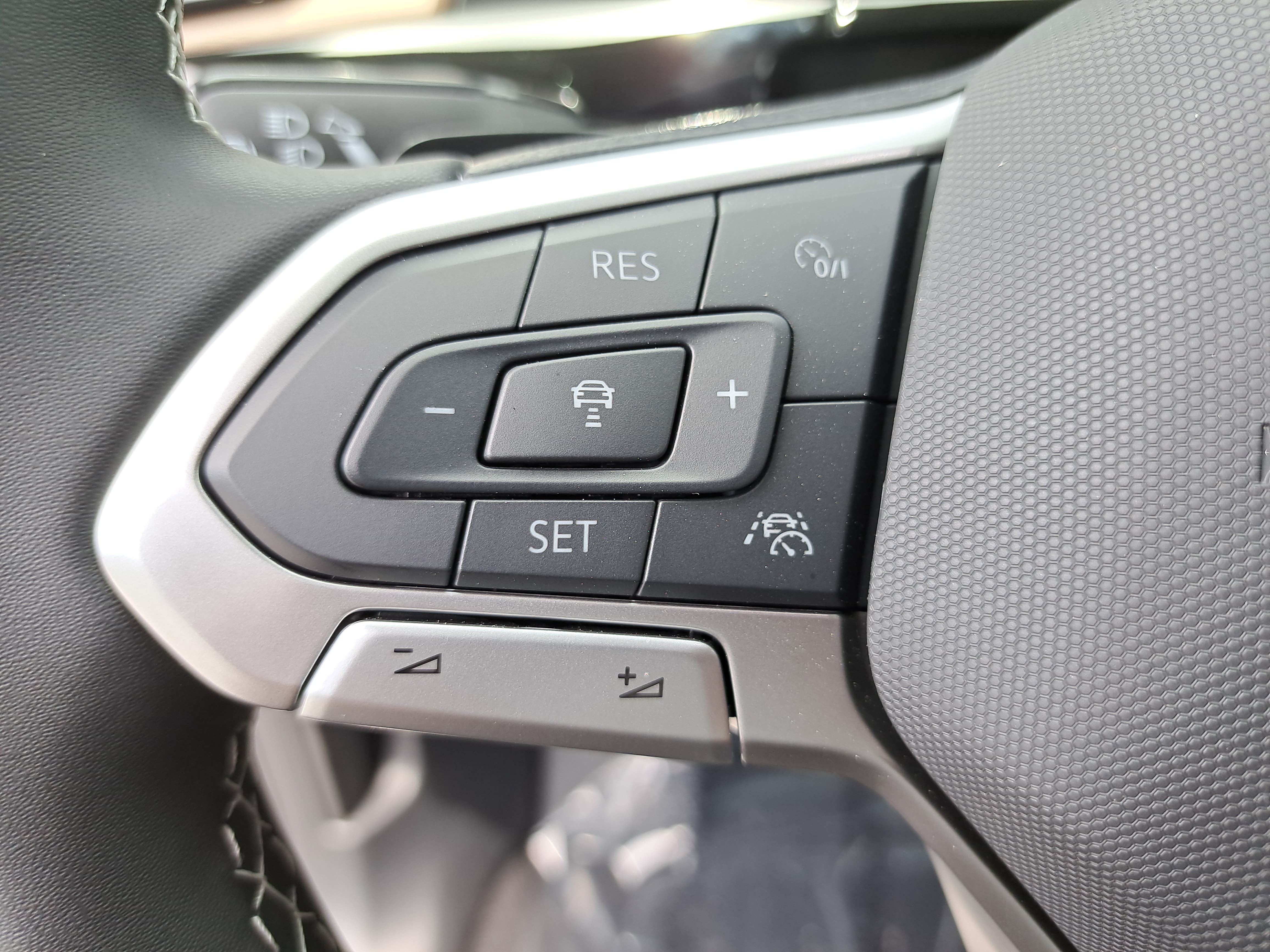 New 2026 Volkswagen Atlas SE FWD image 18