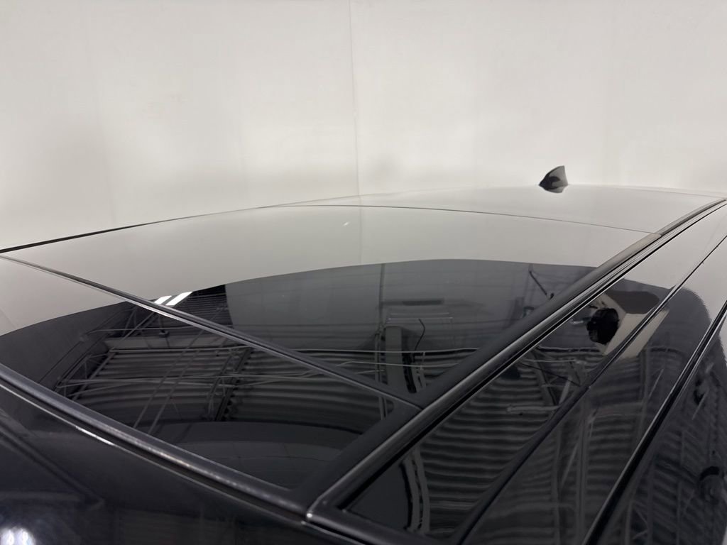 Used 2017 Land Rover Range Rover Supercharged image 6