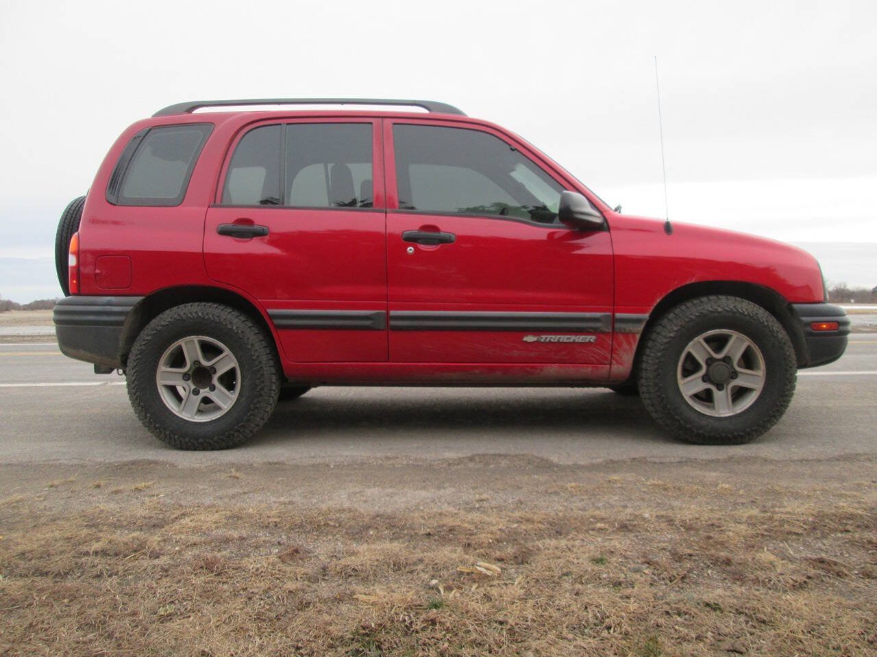 Used 2003 Chevrolet Tracker 4WD w/ Preferred Equipment Group image 5