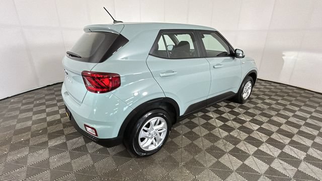 Certified 2026 Hyundai Venue SE FWD image 2