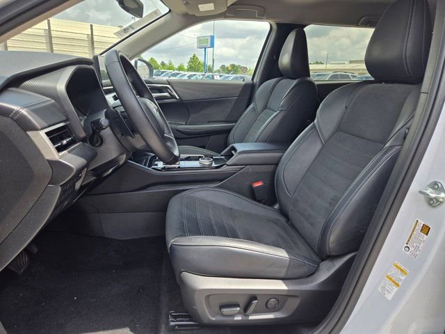 Used 2025 Mitsubishi Outlander AWD image 21