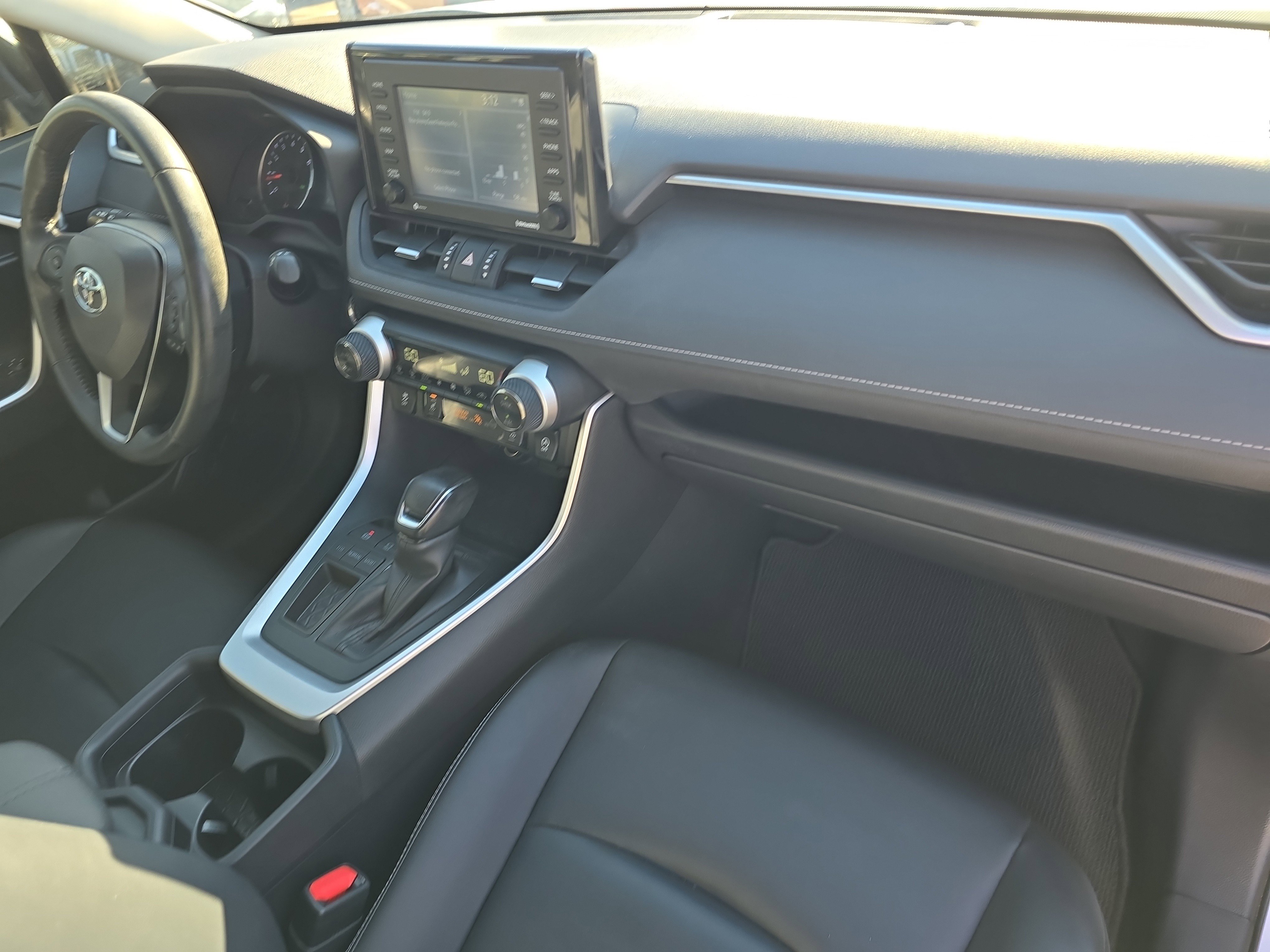 Used 2020 Toyota RAV4 XLE Premium image 14