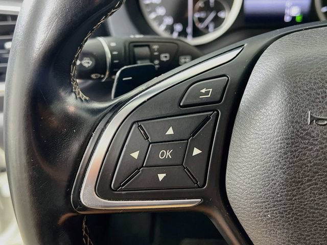 Used 2017 INFINITI QX30 Premium w/ Navigation Package FWD image 13