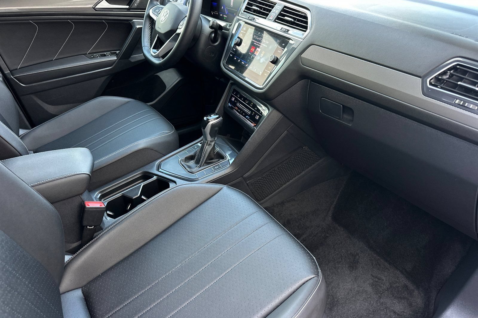 Used 2023 Volkswagen Tiguan SE FWD image 17