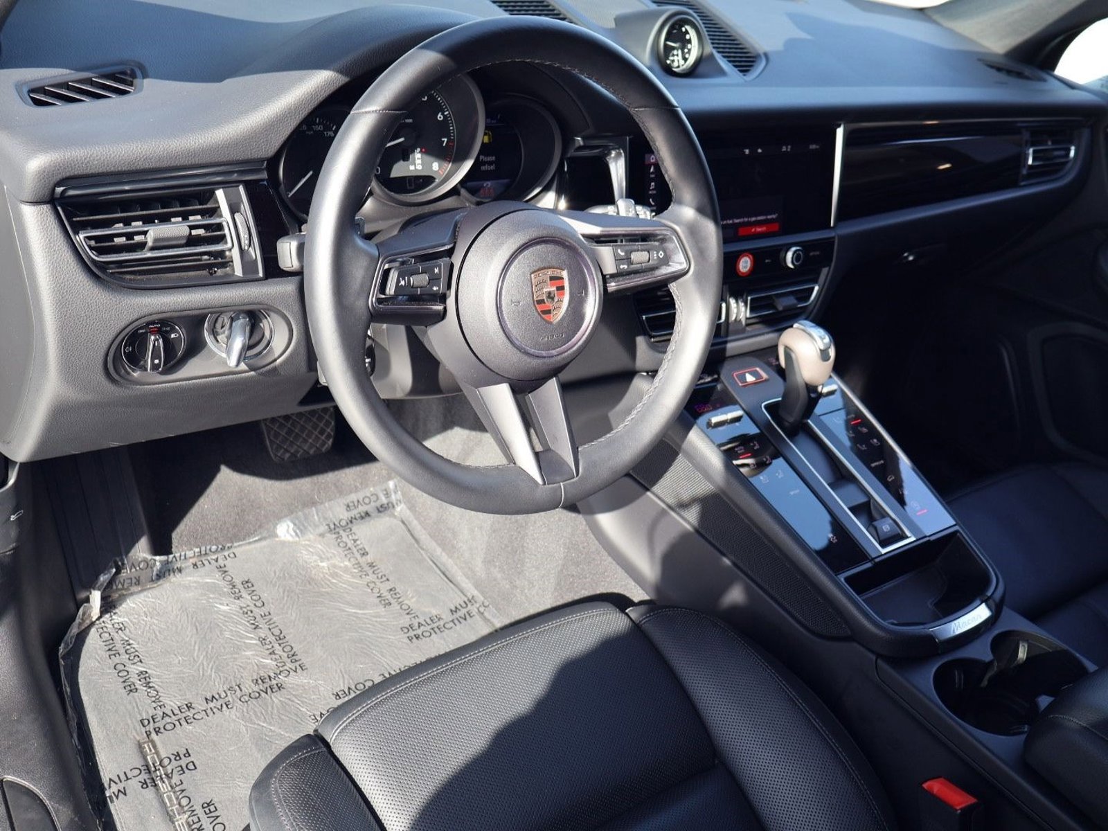 Certified 2025 Porsche Macan image 4