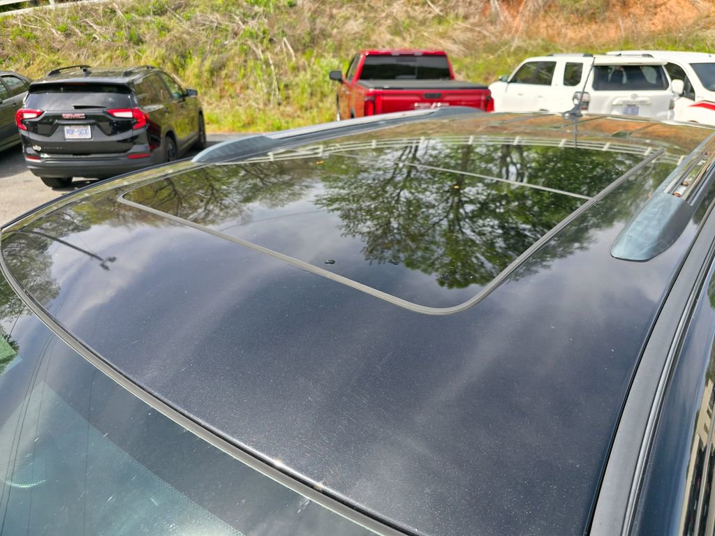 Used 2013 Jeep Grand Cherokee Overland w/ Advance Technology Group image 18