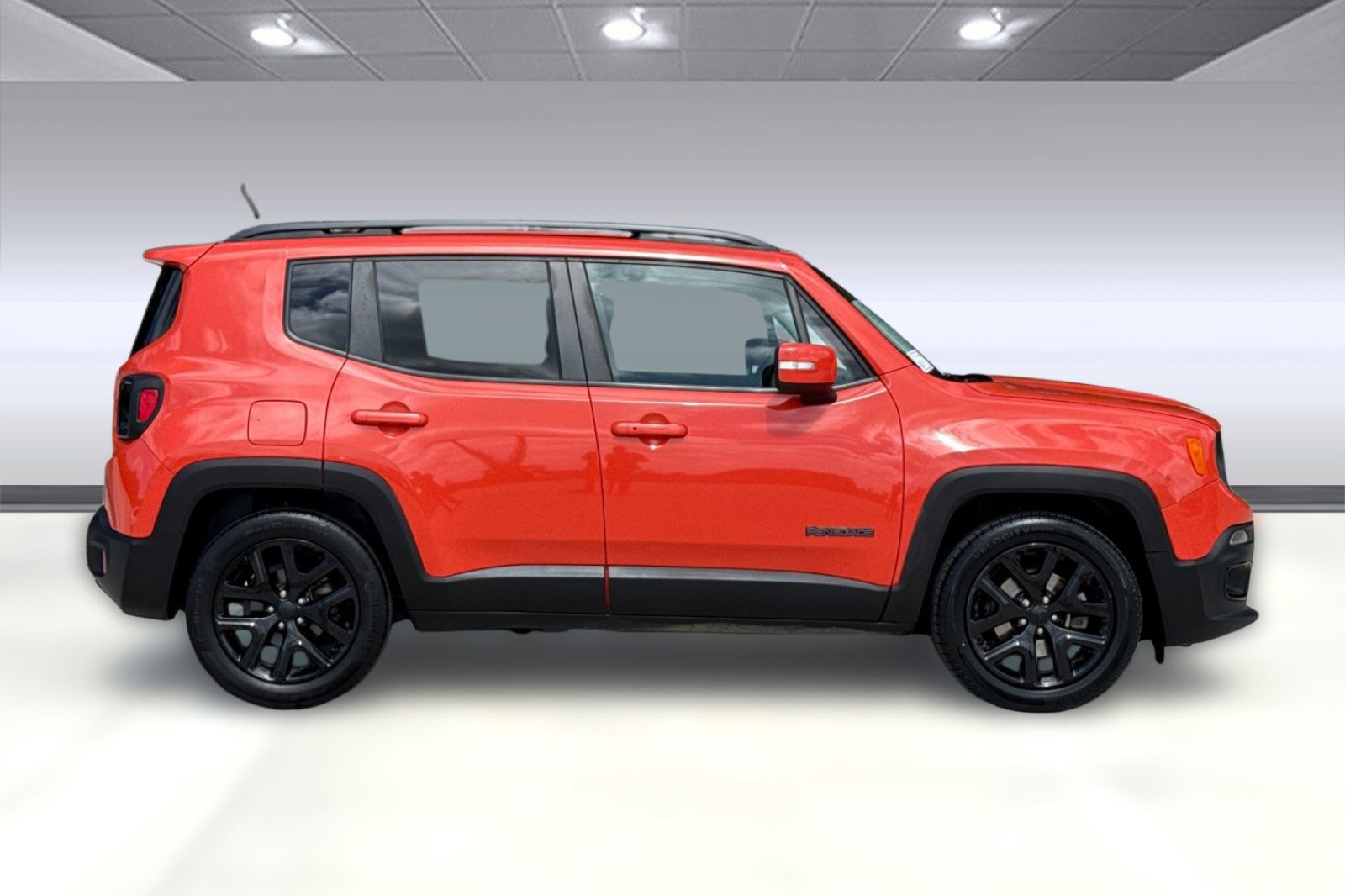 Used 2017 Jeep Renegade Altitude FWD image 7