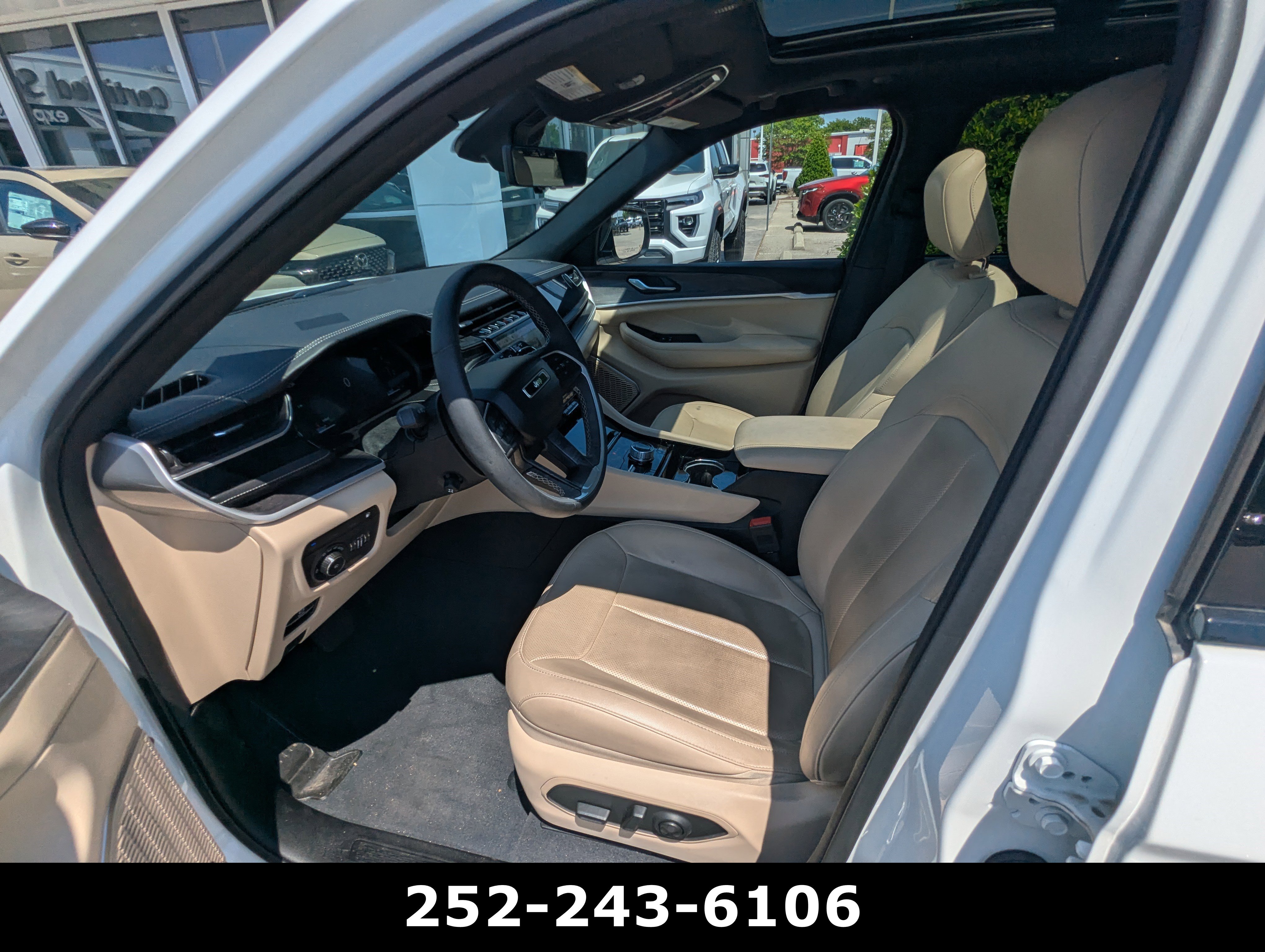 Used 2022 Jeep Grand Cherokee Limited 4xe w/ Luxury Tech Group II AWD/4WD image 11
