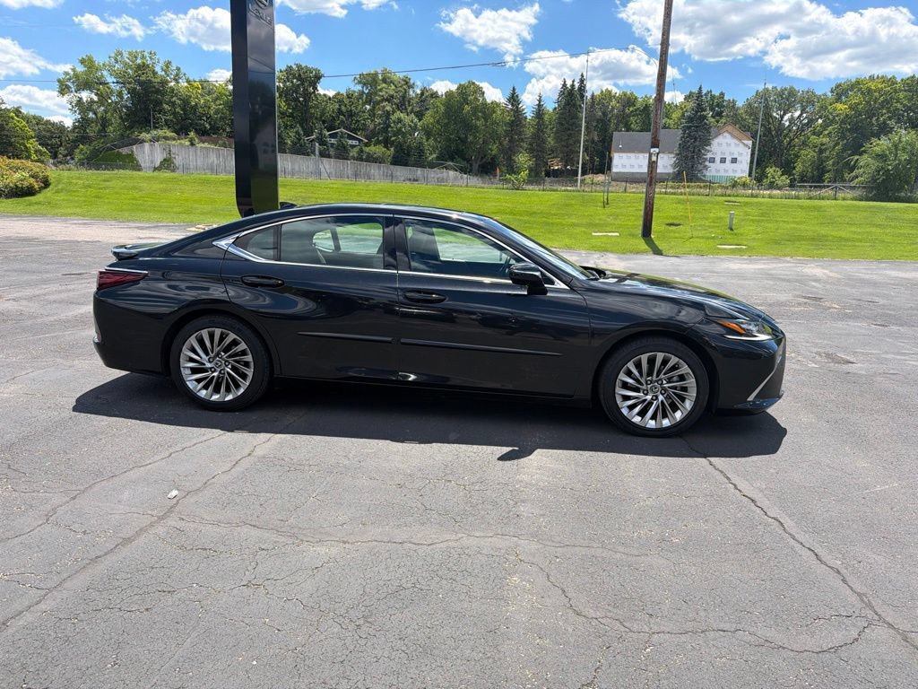 Used 2022 Lexus ES 350 Ultra Luxury w/ Accessory Package 2 FWD image 24