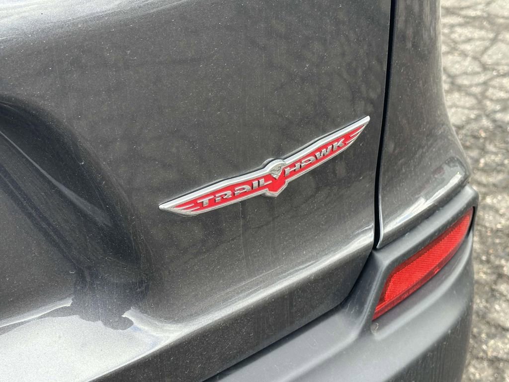 Used 2022 Jeep Cherokee Trailhawk w/ Comfort/Convenience Group image 10