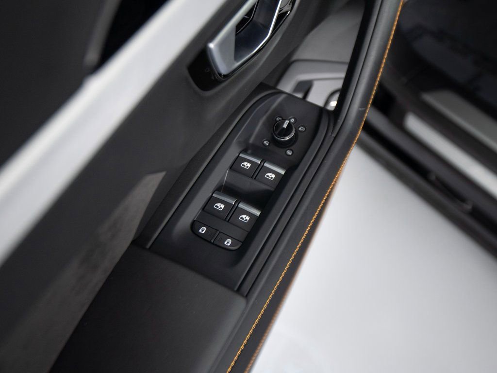 Used 2022 Lamborghini Urus image 12