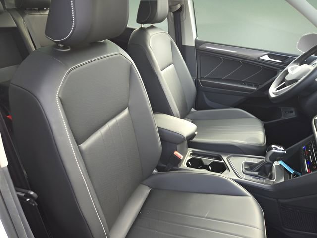 Used 2023 Volkswagen Tiguan SE w/ Panoramic Sunroof Package image 36