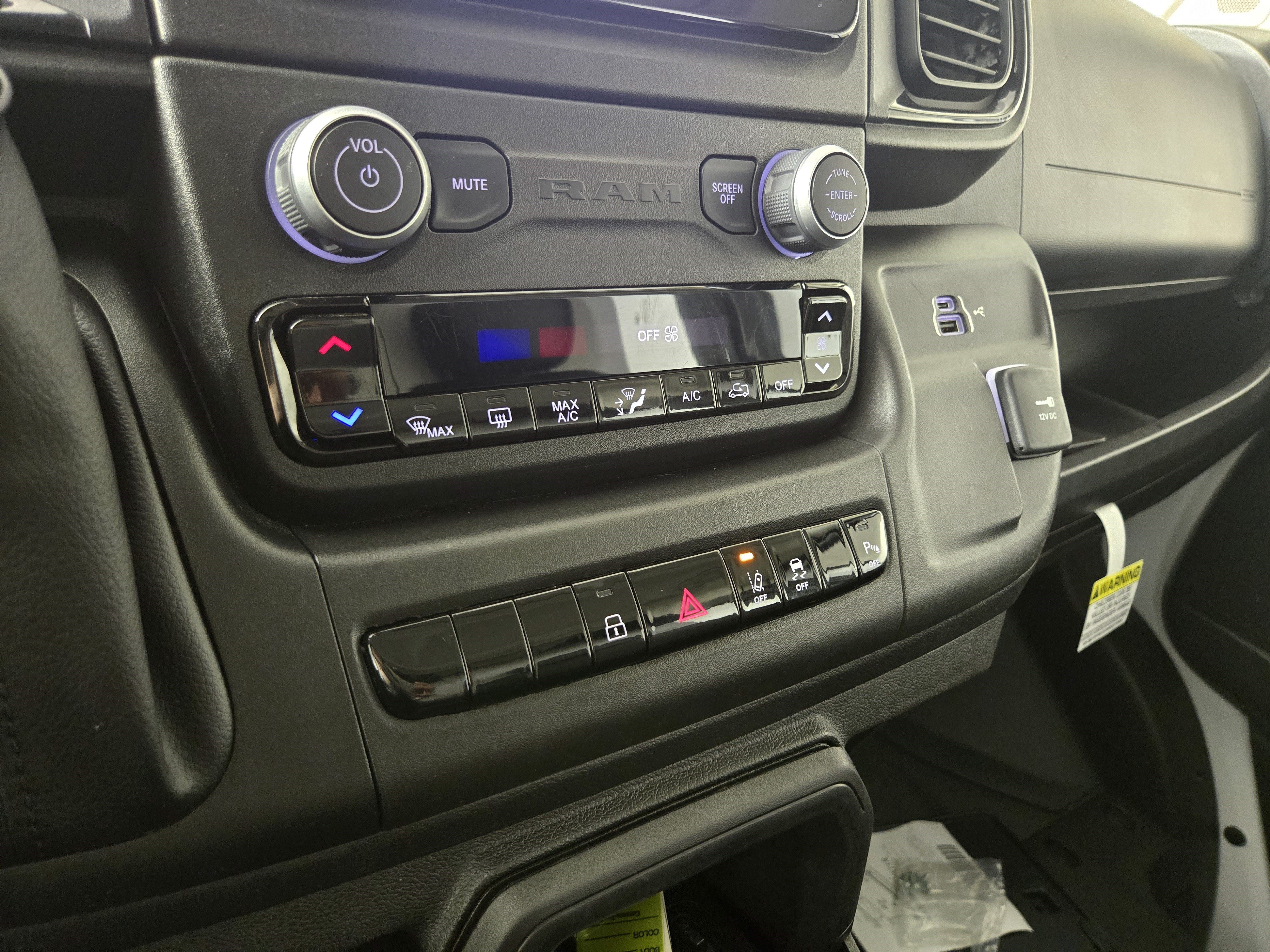 Used 2025 RAM ProMaster 2500 w/ Safety Group FWD image 23