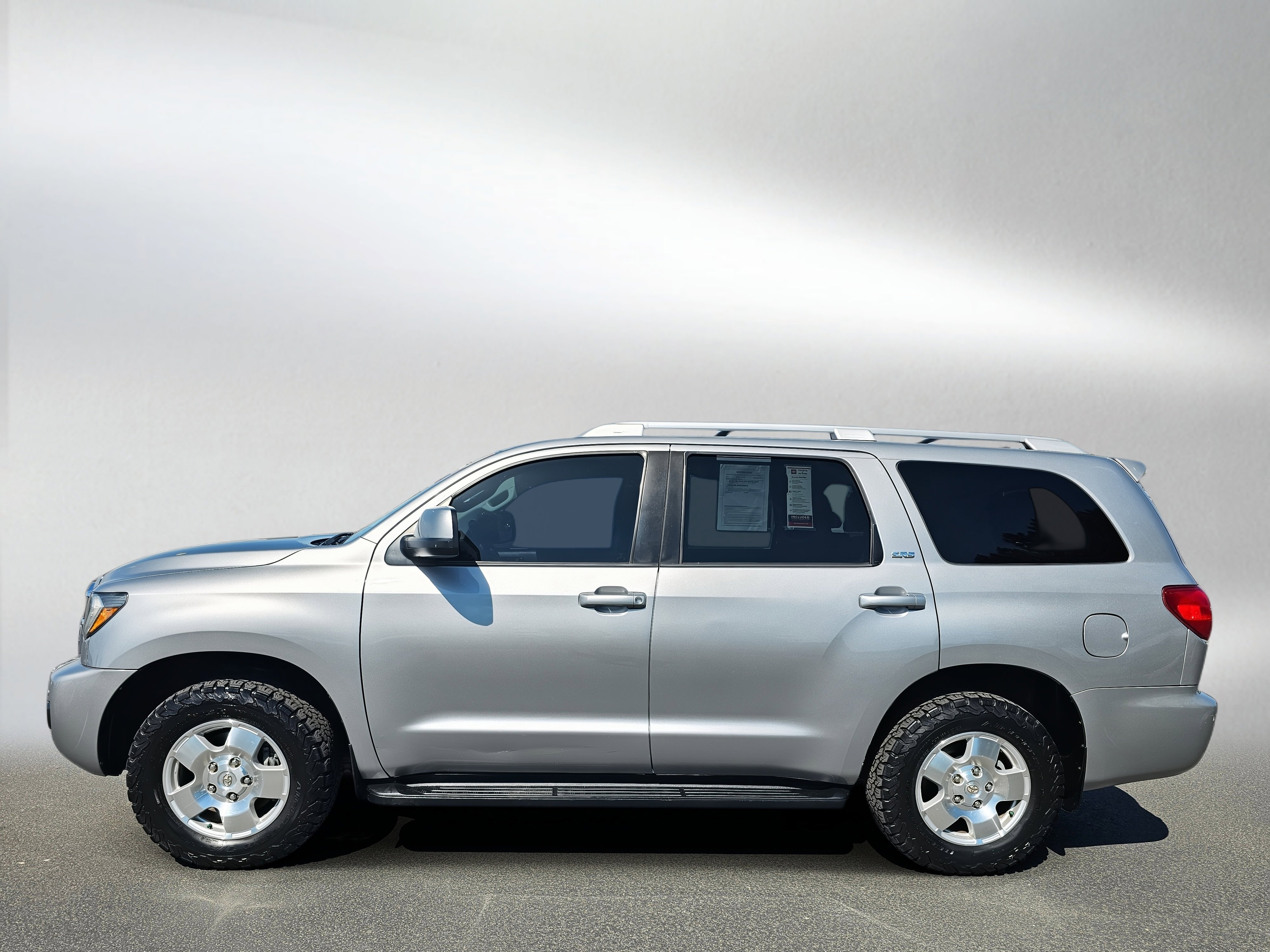 Used 2019 Toyota Sequoia SR5 AWD/4WD image 2